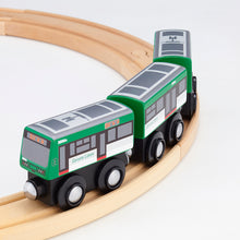 画像をギャラリービューアに読み込む, moku TRAIN 広島電鉄3950形Green Liner