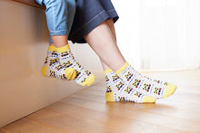 Load image into Gallery viewer, TETSUDO SMILE SOCKS 踏切
